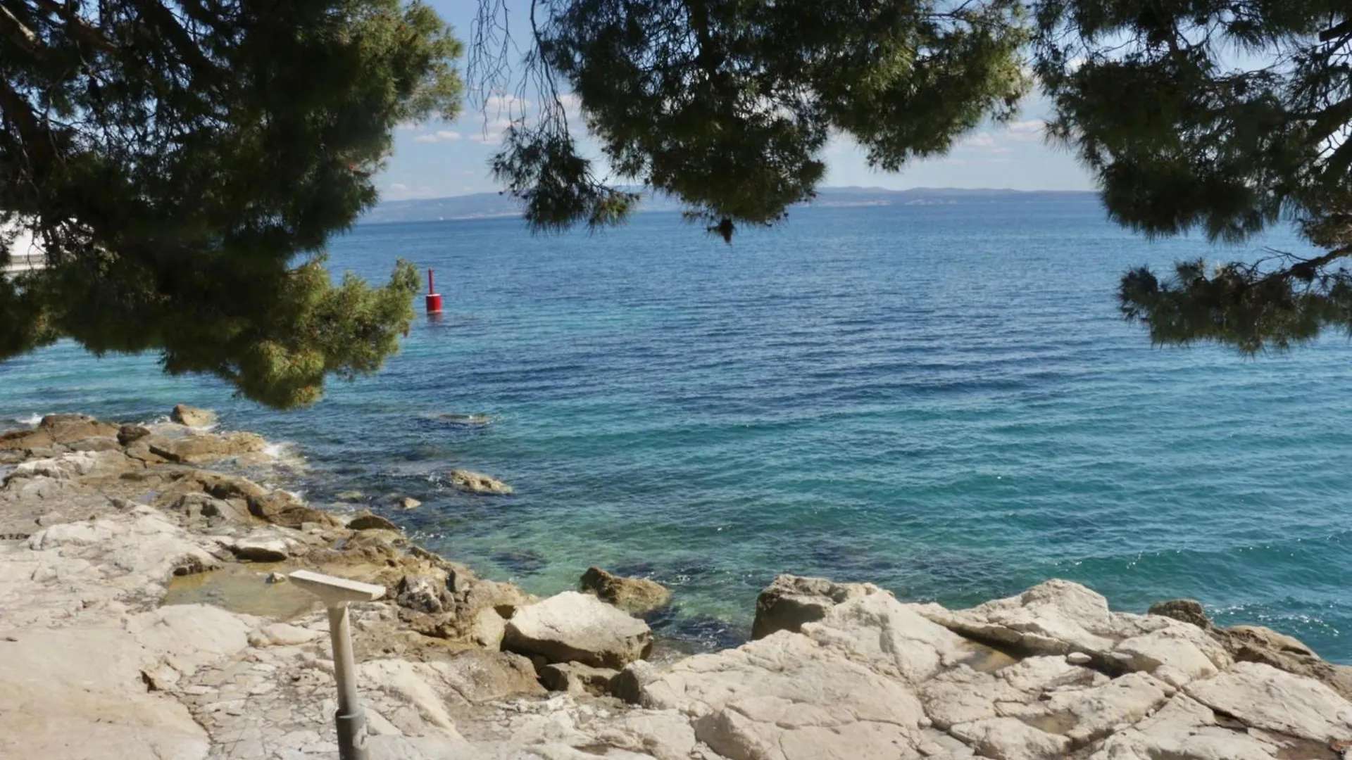 Beachfront Apartment Drazen, With Garden And Parking Split