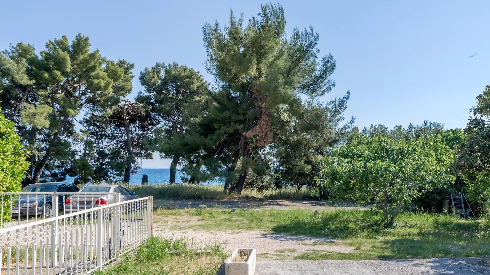 Beachfront Apartment Drazen, With Garden And Parking Split