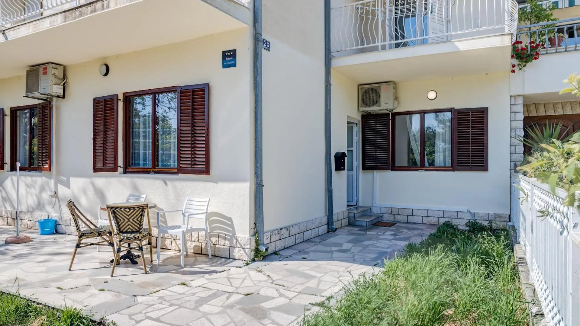 Beachfront Apartment Drazen, With Garden And Parking Split