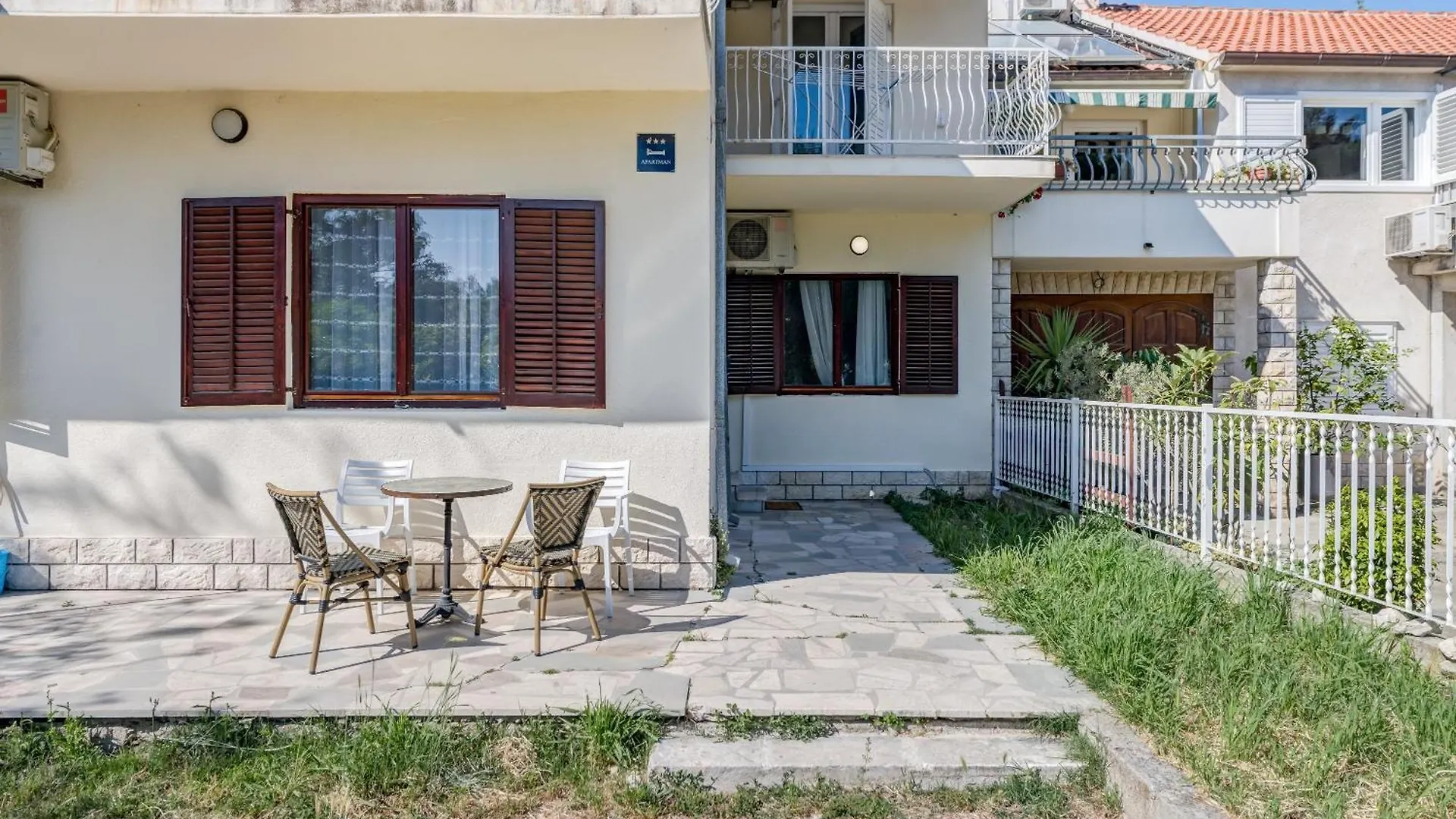 Beachfront Apartment Drazen, With Garden And Parking Split