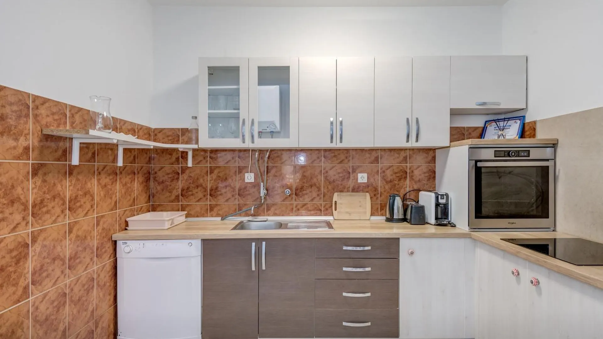 Beachfront Apartment Drazen, With Garden And Parking Split