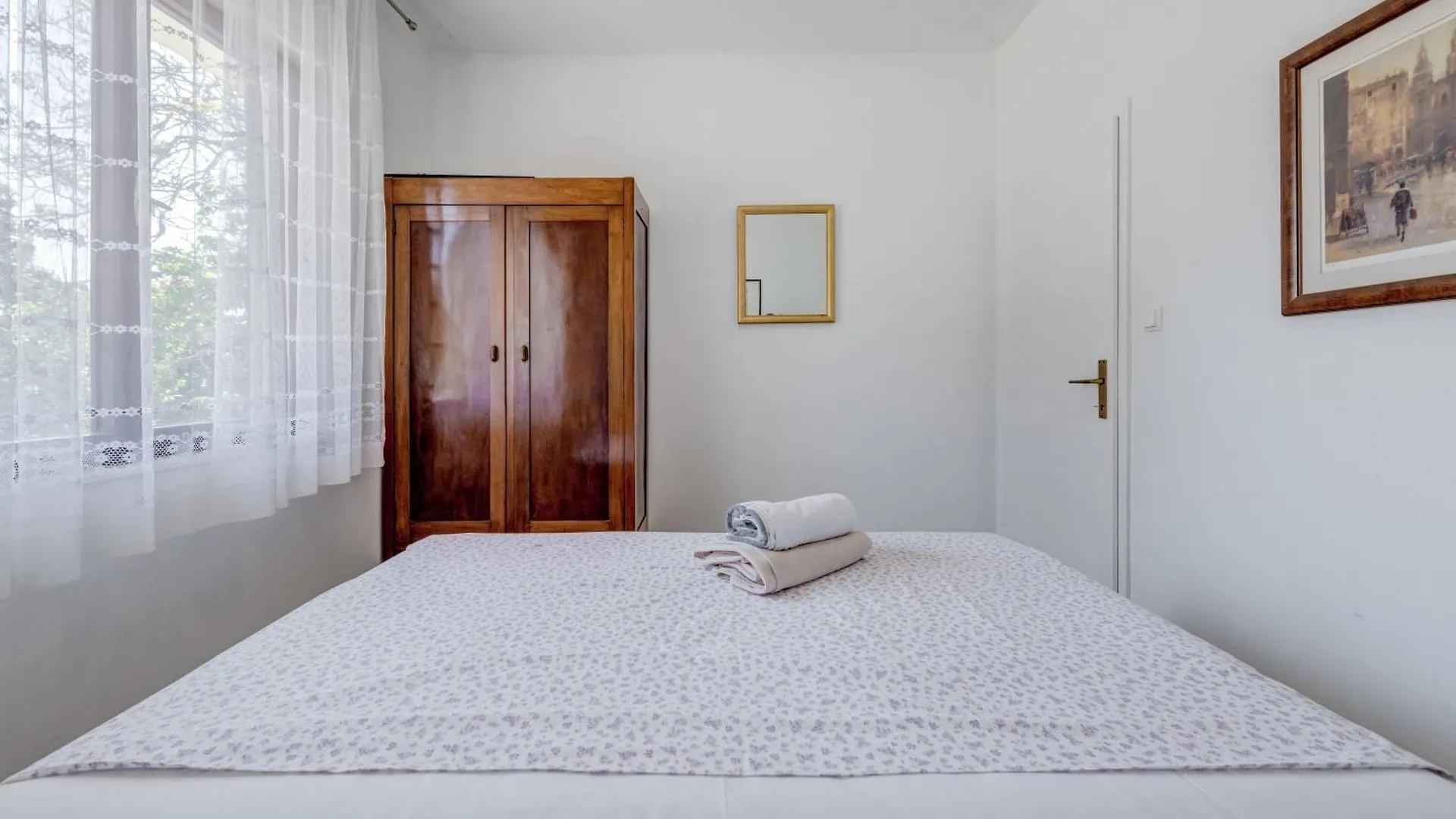 Beachfront Apartment Drazen, With Garden And Parking Split