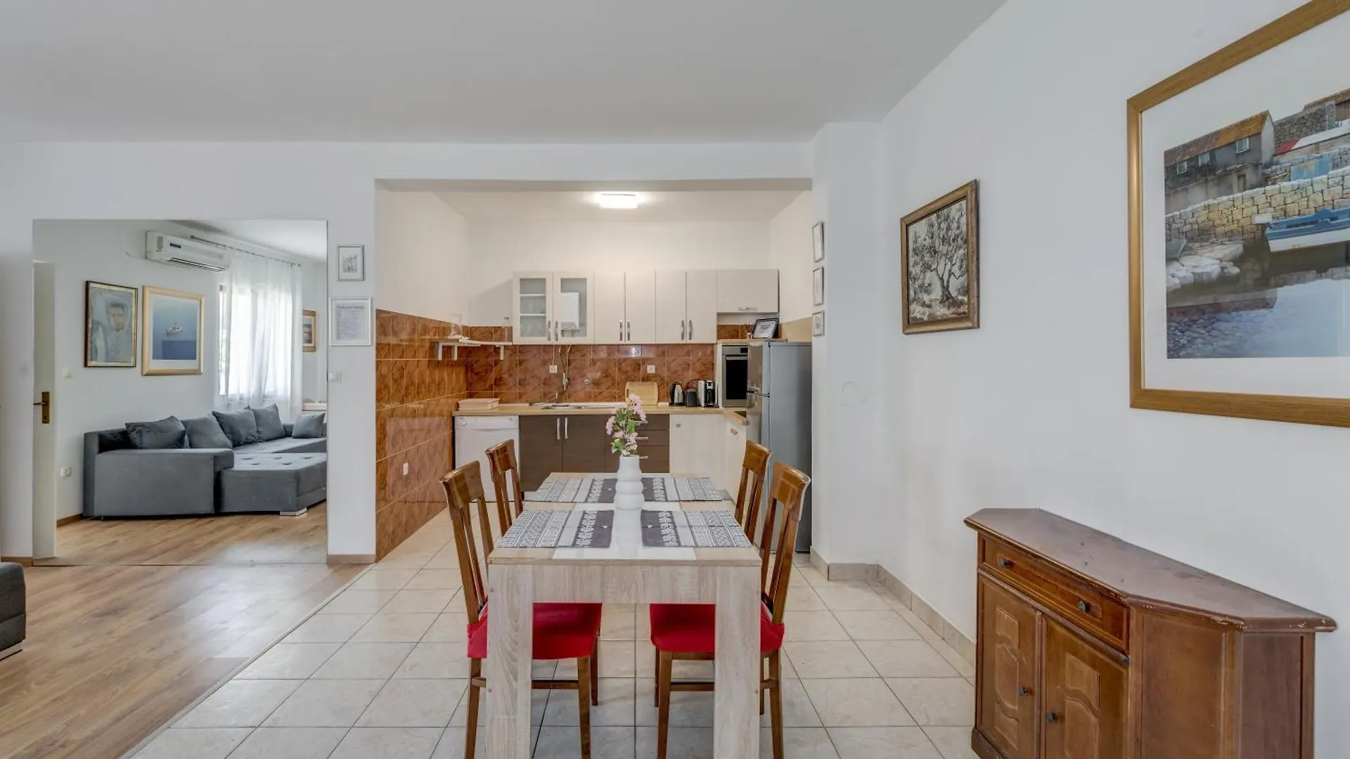 Beachfront Apartment Drazen, With Garden And Parking Split