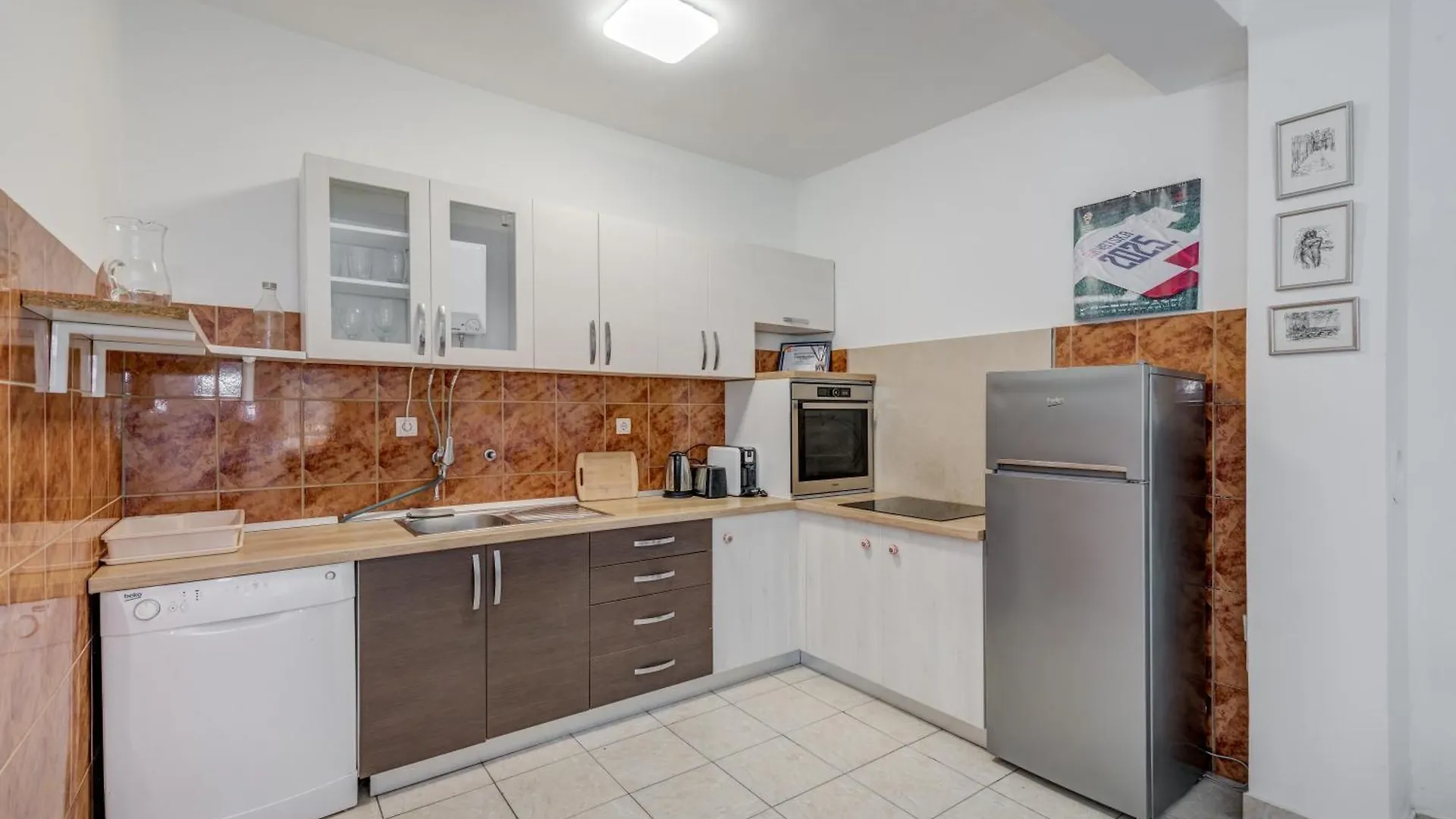 Beachfront Apartment Drazen, With Garden And Parking Split