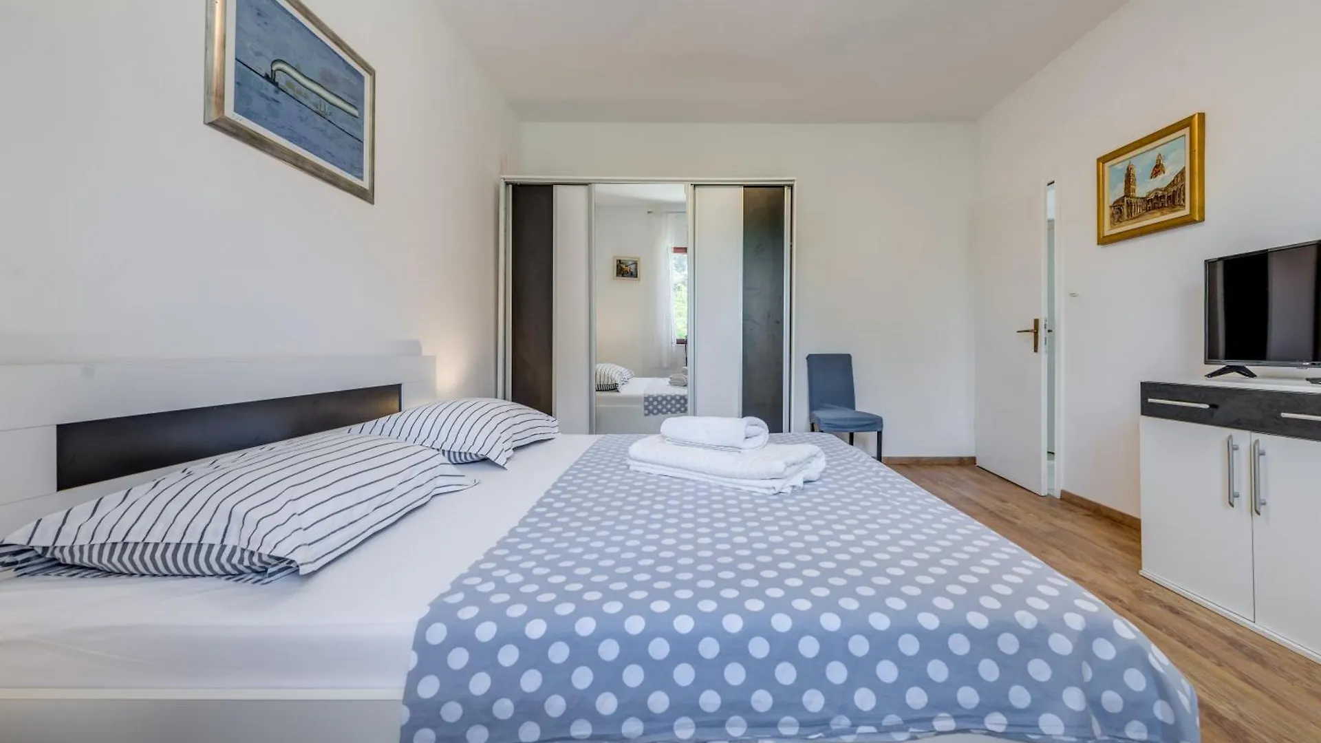 Beachfront Apartment Drazen, With Garden And Parking Split